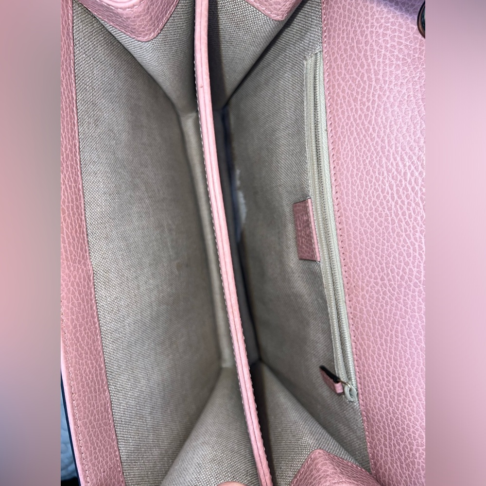 Gucci Medium Interlocking Crossbody Bag - image 7